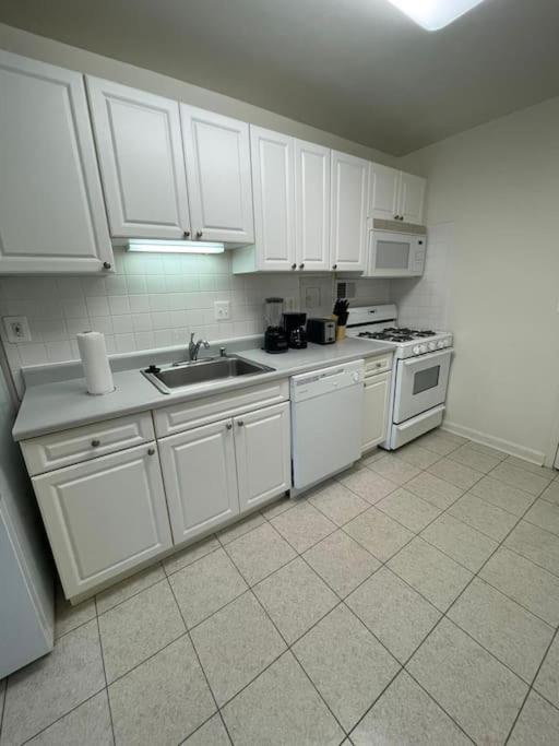ארלינגטון Charming Apartment At Crystal City With Amazing Amenities מראה חיצוני תמונה